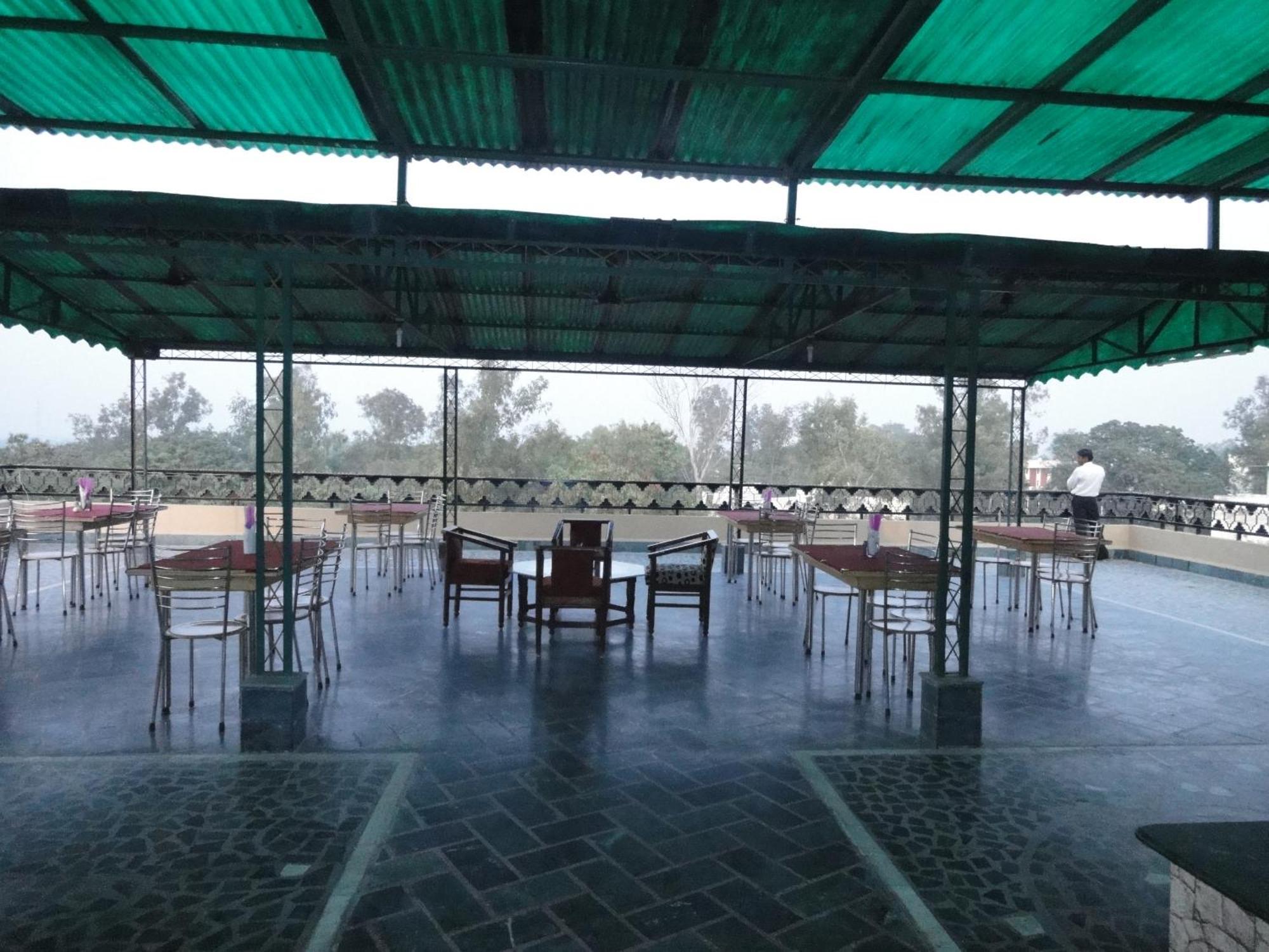 Hotel Taj Plaza, Vip Road, Agra Agra  Εξωτερικό φωτογραφία
