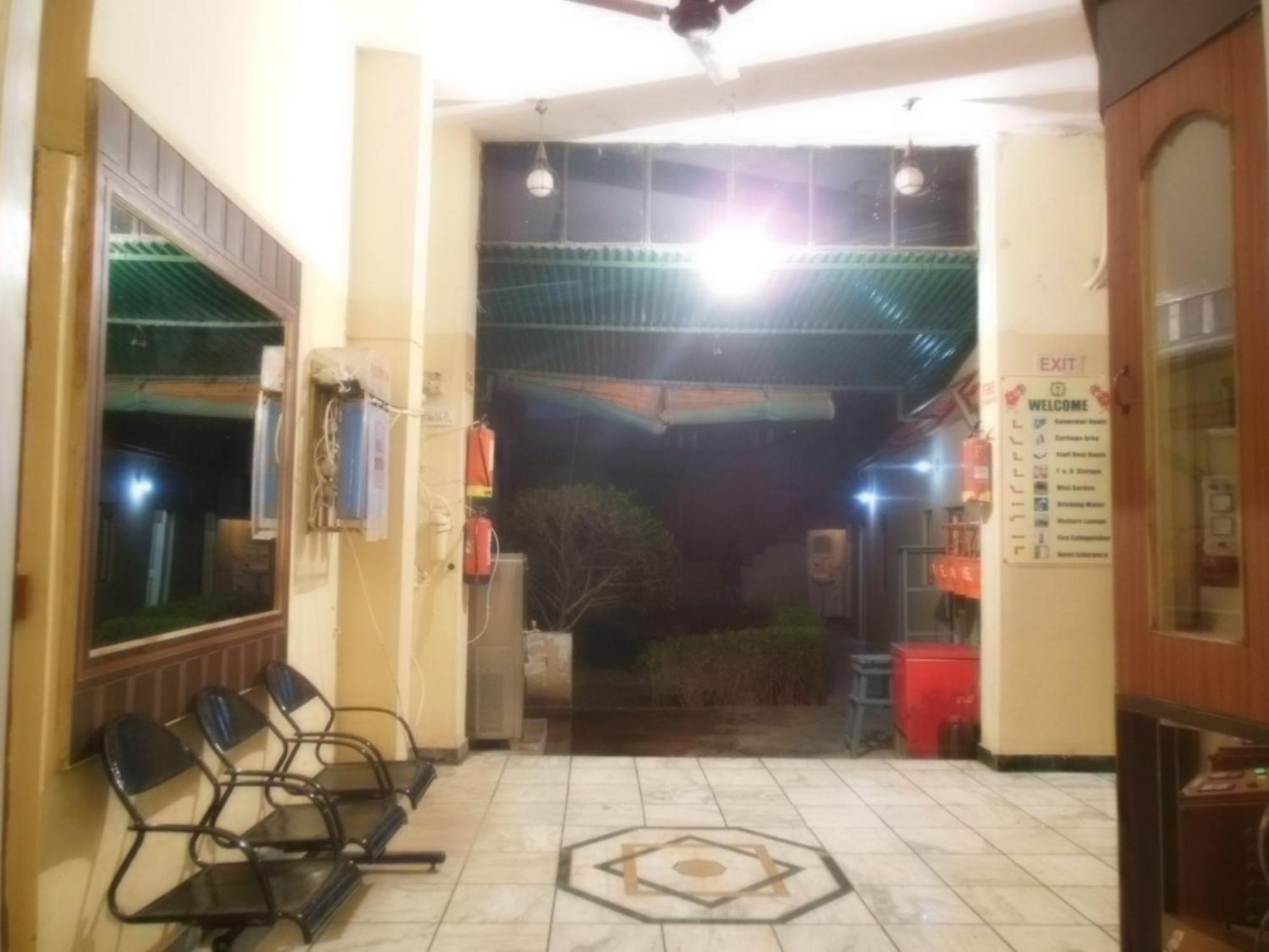 Hotel Taj Plaza, Vip Road, Agra Agra  Εξωτερικό φωτογραφία