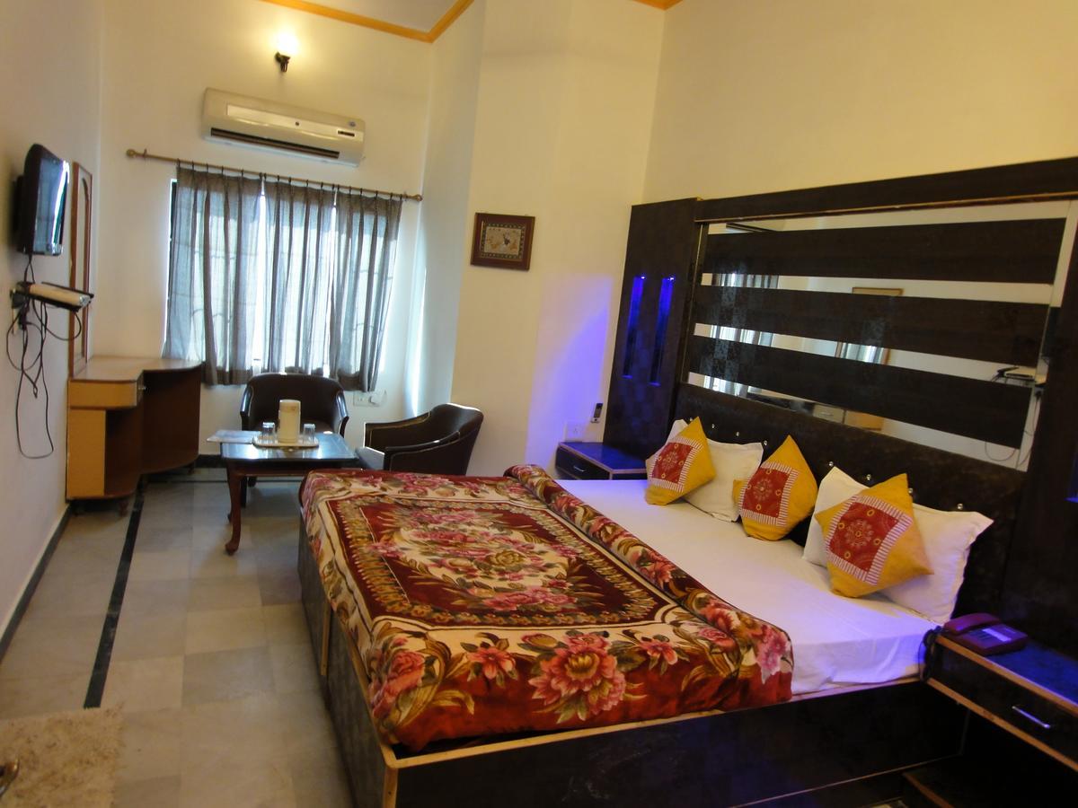 Hotel Taj Plaza, Vip Road, Agra Agra  Εξωτερικό φωτογραφία